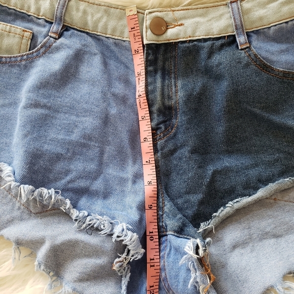 Cotton On The‎ Frayed Mid Rise Cheeky Shorts 8 - Picture 5 of 8